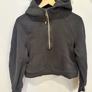 Lululemon cropped scuba with gold